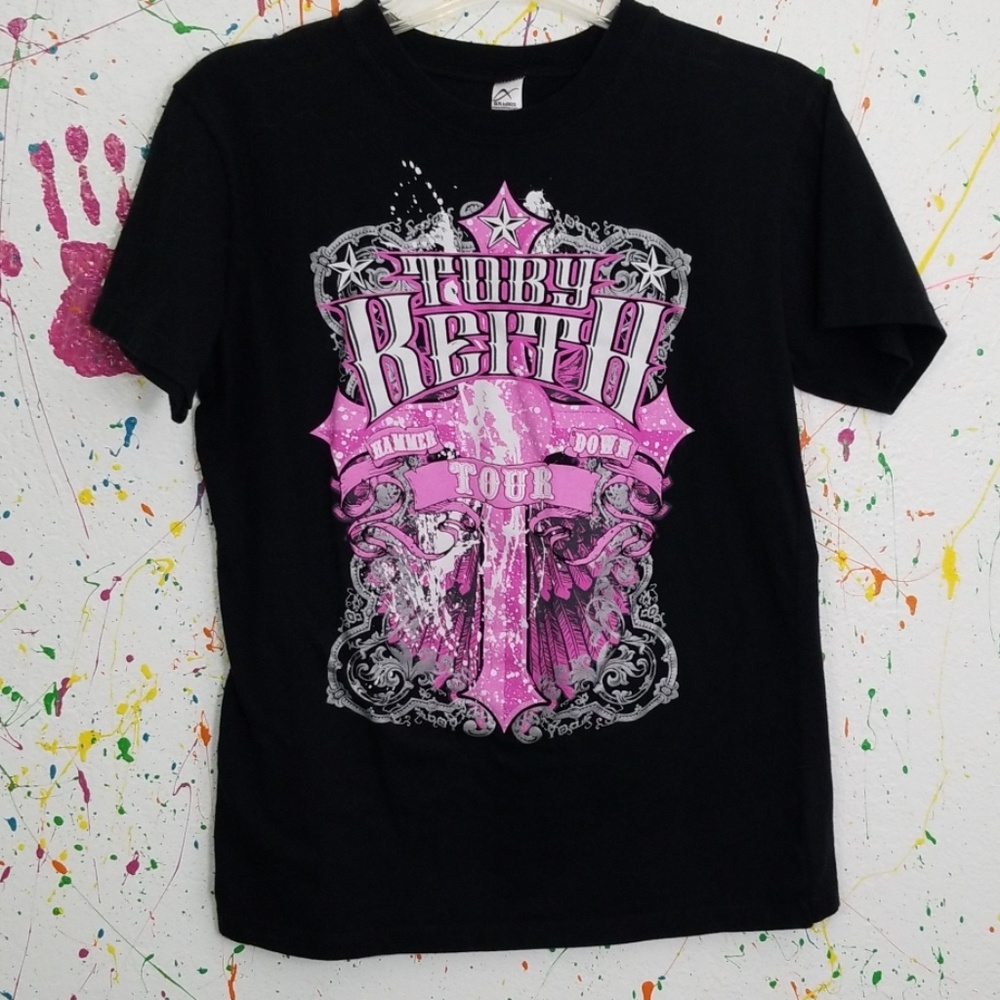 Toby Keith hammer down toward black